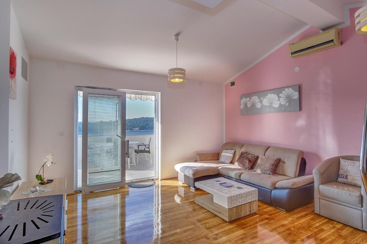 Apartments Zerjav マリ・ロシニュ エクステリア 写真