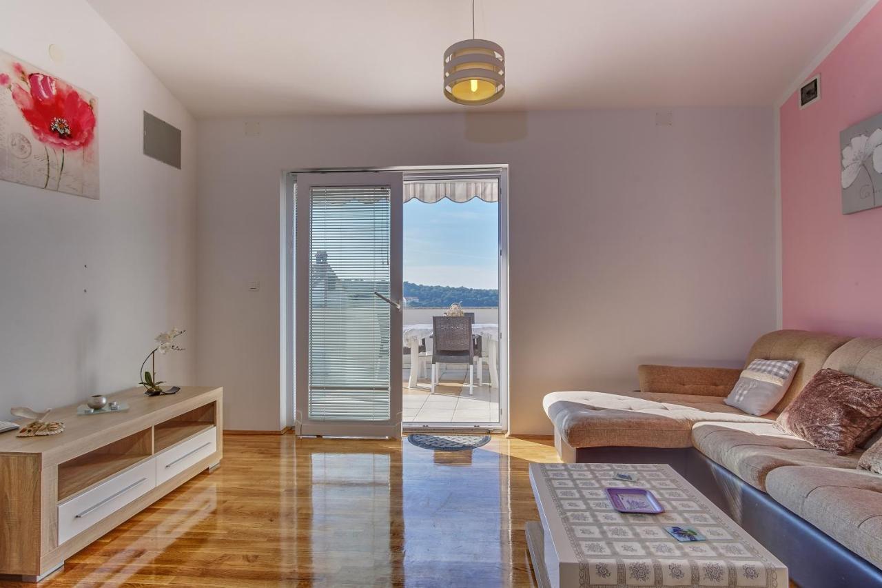 Apartments Zerjav マリ・ロシニュ エクステリア 写真