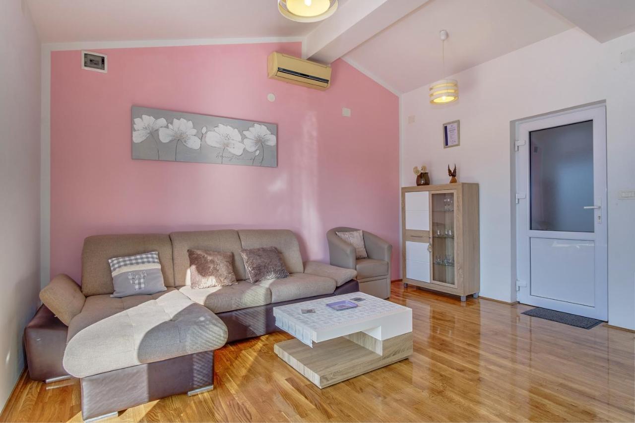 Apartments Zerjav マリ・ロシニュ エクステリア 写真
