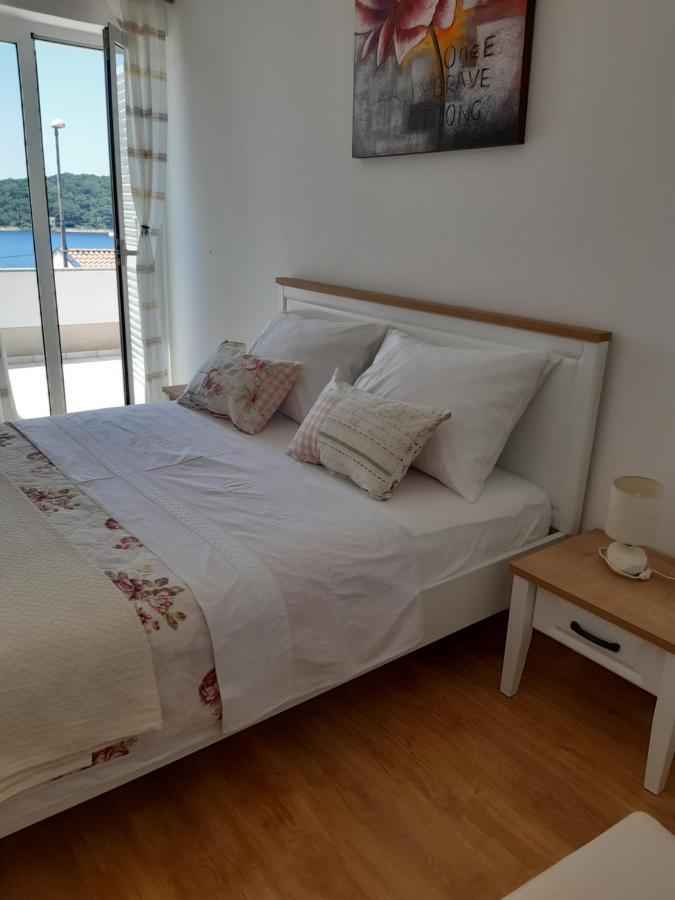 Apartments Zerjav マリ・ロシニュ エクステリア 写真